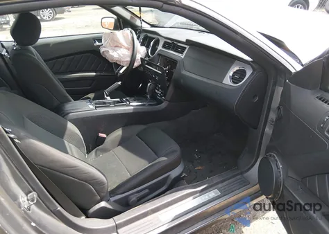 2013 Ford Mustang V6 Premium from USA, damaged, VIN 1ZVBP8EM4D5219354